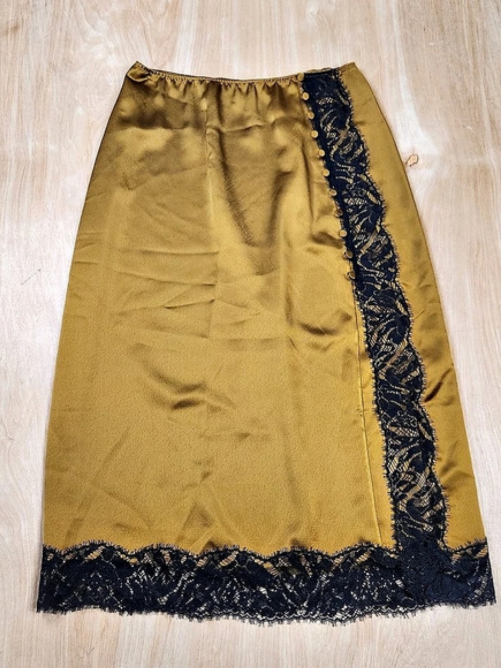 Victoria's Secret Lace Trim Half Slip Gold & Black Side Slit Button Enclosures M